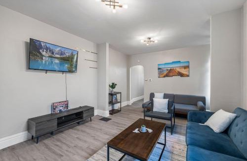 Niagara Falls House | Heart Of Niagara Falls Stylish