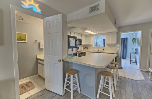 Panama City Beach House | Heart of PCB! 7 min Walk to Beach, Steps to Pool & Mini Golf!
