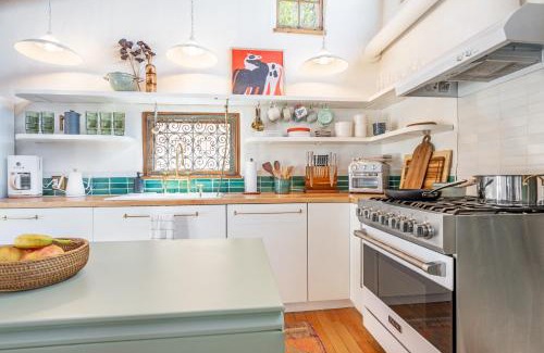 West Manhattan House | Heart of Santa Fe - Adorable Hideaway - King and Queen - Walk to Everything - Fireplace - AC