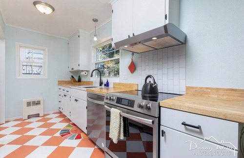 Spenard Apartment | Heart of Spenard Spacious Upper Unitn