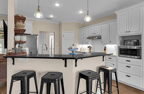 Hewitt House | Heart of Texas Hangout/Pool/Game Room/Sport Court