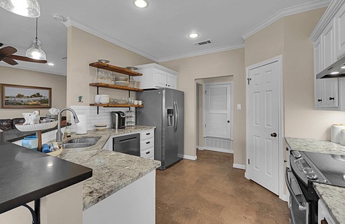 Hewitt House | Heart of Texas Hangout/Pool/Game Room/Sport Court