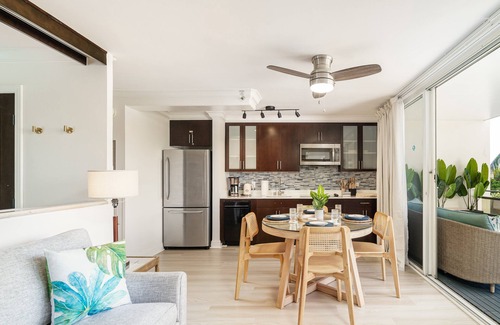 Honolulu Condo | Heart of Waikiki! Modern 2-bedroom/1-bath, Short walk to beach, FREE Parking!