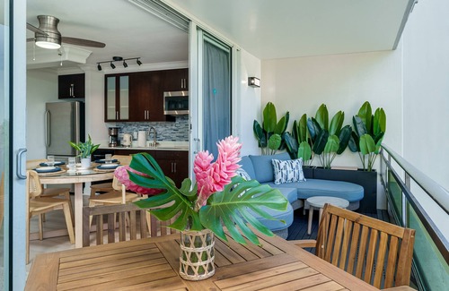 Honolulu Condo | Heart of Waikiki! Modern 2-bedroom/1-bath, Short walk to beach, FREE Parking!