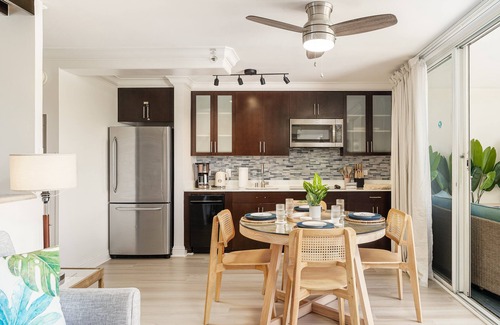 Honolulu Condo | Heart of Waikiki! Modern 2-bedroom/1-bath, Short walk to beach, FREE Parking!