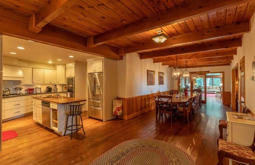 Blowing Rock House | Hearthstone- AppSki Mtn home with it all: hot tub, game room, fire pit, pets!