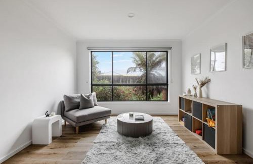 Safety Beach House | Hearthstone Haven - Spacious Beachside Group Getaway
