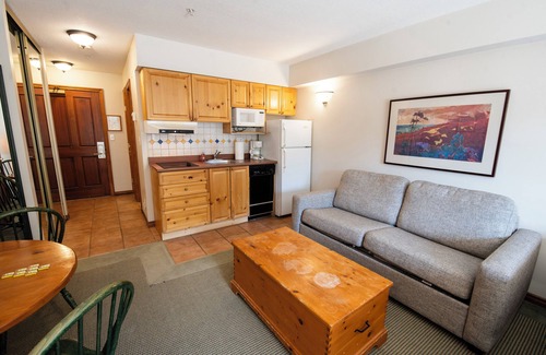 Sun Peaks Hotel | Hearthstone Lodge #309