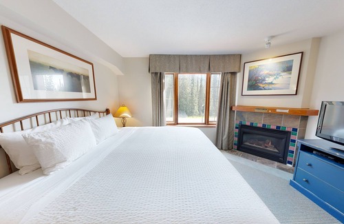 Sun Peaks Hotel | Hearthstone Lodge #309