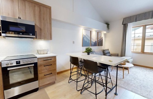 Sun Peaks Hotel | Hearthstone Lodge #332