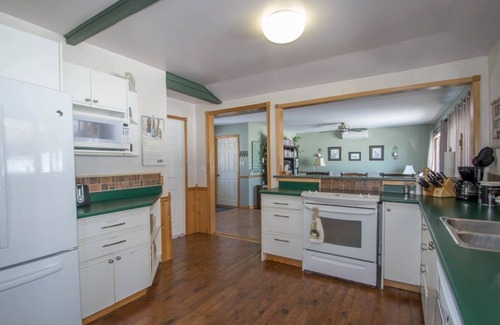 Head Lake Cottage | Hearts Home - Traditional Waterfront Cottage with Great Views, Hot Tub, AC