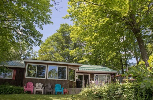 Head Lake Cottage | Hearts Home - Traditional Waterfront Cottage with Great Views, Hot Tub, AC