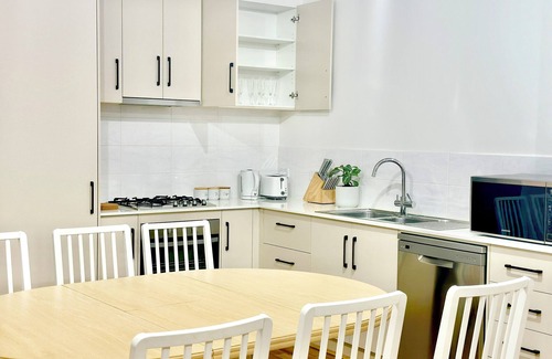 Lightsview Apartment | Heartwarming 3BR-Townhouse/Parking/Netflix/Wifi/Close to City