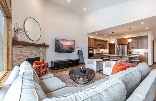 Ponderosa Palisades House | Heartwood Highview, 4 BDR, Schaffer's Mill Club Amenities, Golf & Ski!
