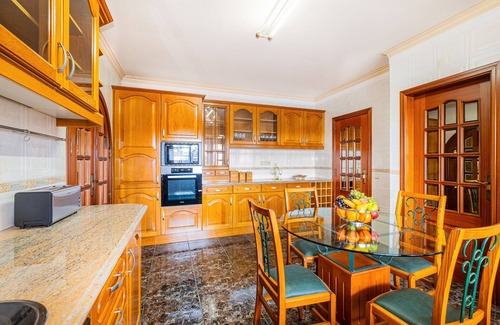 Albufeira Villa | Heatable Pool & BBQ Villa Near Albufeira Center