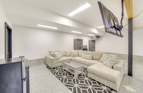 Gladstone House | Heated Garage, Walk to Waterfront: Michigan Escape