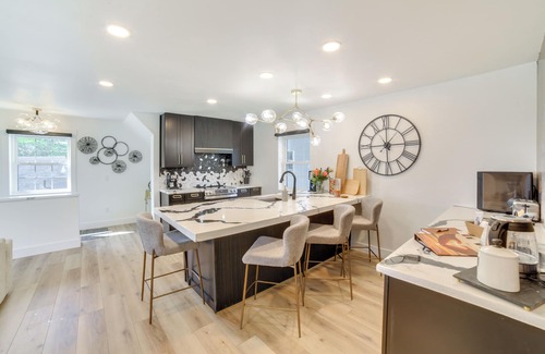 Gladstone House | Heated Garage, Walk to Waterfront: Michigan Escape