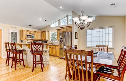 Tybee Island House | Heated Pool Access, Ping Pong & Foosball!