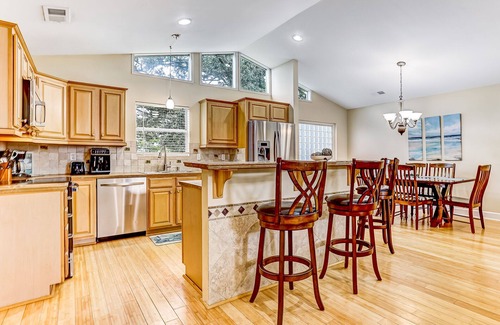 Tybee Island House | Heated Pool Access, Ping Pong & Foosball!