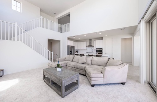 Pendergast West Estates House | Heated pool and fire pit a mile walk to Super Bowl LVII