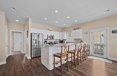 McCutcheon Field House | Heated Pool/Beachfront/Private hot tub/Elevator/Linens Included