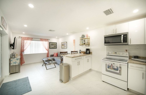 Caloosahatchee Apartment | Heated Pool Hangout half mile from Downtown Cape Coral -NEWLY RENOVATED-