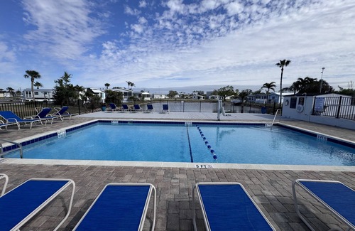 Fort Myers Beach House | |Heated Pool |Hot Tub |Pickleball |3.5mi to Beach!