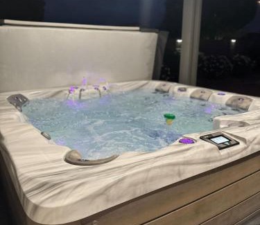 Mesa House | Heated Pool, Hot Tub, Games & more!