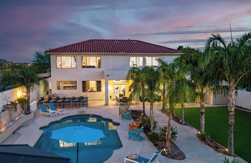 Peoria House | Heated Pool | Hot Tub | Pool Table | Putting Green | 5BR