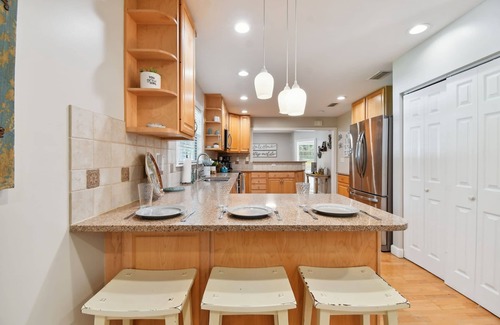 St. Augustine House | Heated pool huge yard mins to beach/DT, small celebrations PAC MAN, pets ok