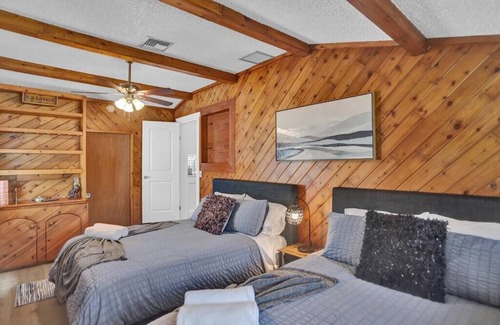 Dania Beach Villa | Heated Pool~Modern Villa~Outdoor TV, By the Beach