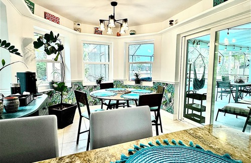 Palm Harbor House | Heated Pool Playful Turtle! 10 min. to beach! Pet Friendly!Lots of Activities