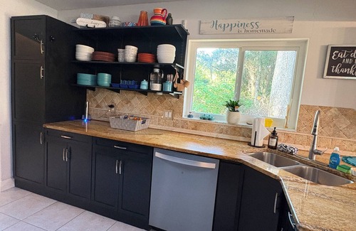 Palm Harbor House | Heated Pool Playful Turtle! 10 min. to beach! Pet Friendly!Lots of Activities