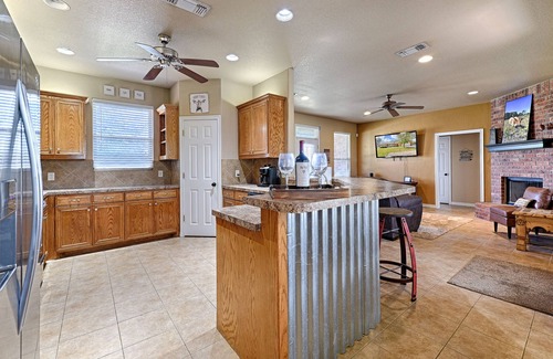 Azle House | Heated Swim Spa, Hot Tub, Sauna, Pickleball, Arcades, 2 game rooms, 17 Beds!