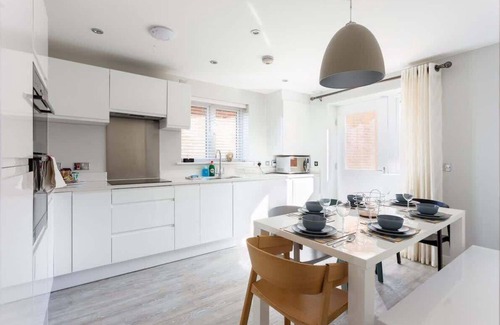 Poole House | Heath Reach - Just a short distance to Tower Park
