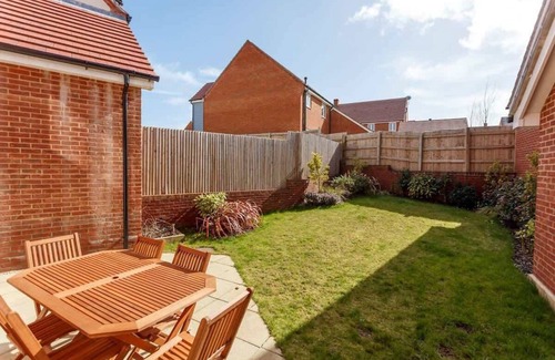 Poole House | Heath Reach - Just a short distance to Tower Park