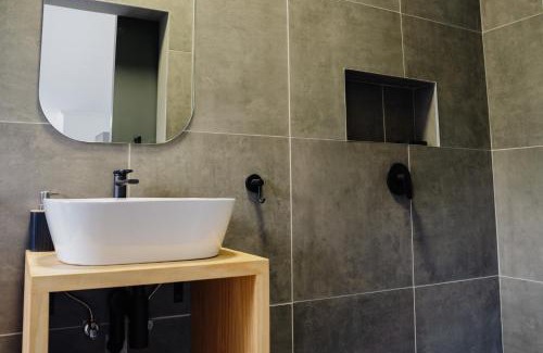 George Apartment | Heather Road Cottages