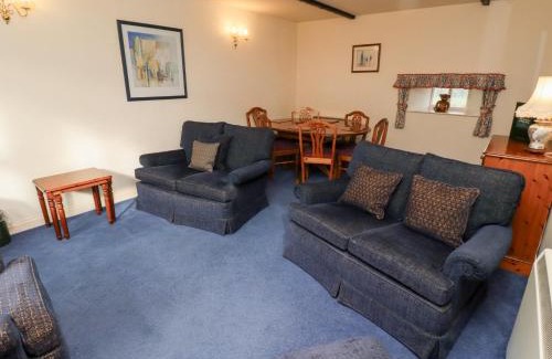 Akeld House | Heatherview