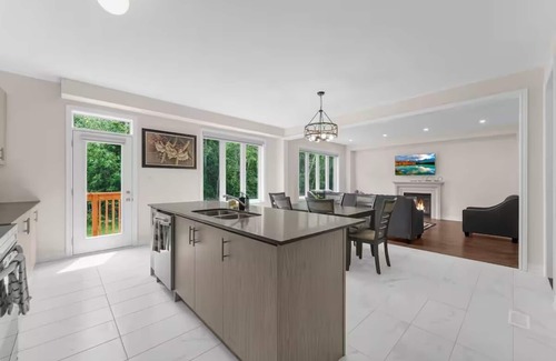 Keswick House | Heaven Beach House. 2 min Drive.