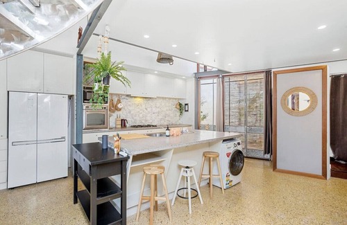 South Fremantle Apartment | Heaven in eclectic South Freo!
