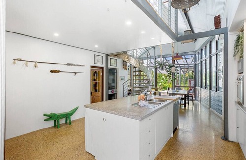South Fremantle Apartment | Heaven in eclectic South Freo!