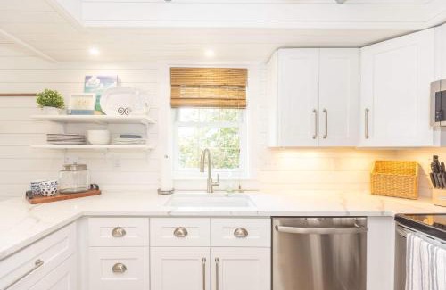 Fontana-on-Geneva Lake House | Heaven on Earth 2 BDR Fontana Flat Walk to Lake
