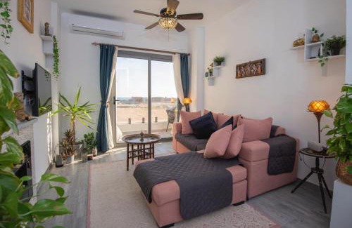 Al Ahyaa Apartment | Heavenly 95m Luxury apt in boutique resort wifi