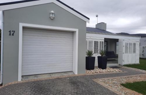 Sandbaai House | Heavenly Breeze