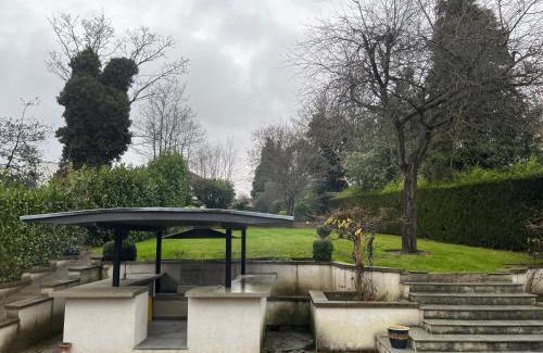 Oakleigh Bed & Breakfast | Heavenly London - Whetstone Boutique Hotel