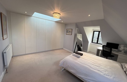 Oakleigh Bed & Breakfast | Heavenly London - Whetstone