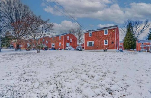 Lochearn House | Heavenly Luxury, Bright & Spacious – Near Downtown - Kitchen- Workspace, Laundry