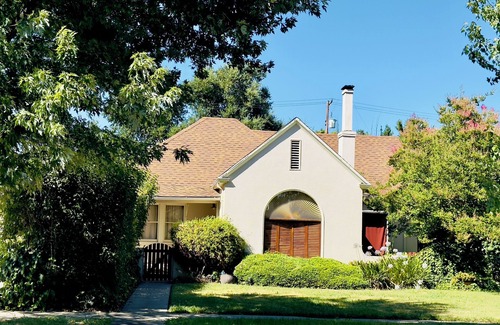 Merced House | Heavenly Stay! Charming 3-bedroom house in heart of Merced with WiFi and AC