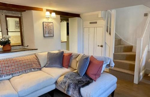 Atworth House | HEBE COTTAGE - Idyllic and homely with attention to detail
