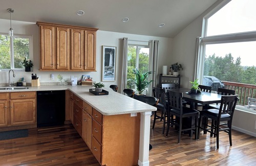 Florence House | Heceta Hilltop Retreat - Private and Cozy